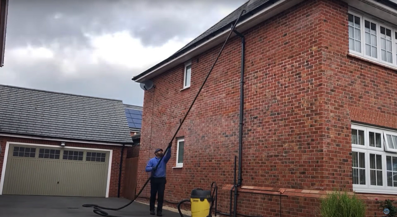 gutter cleaning leicester